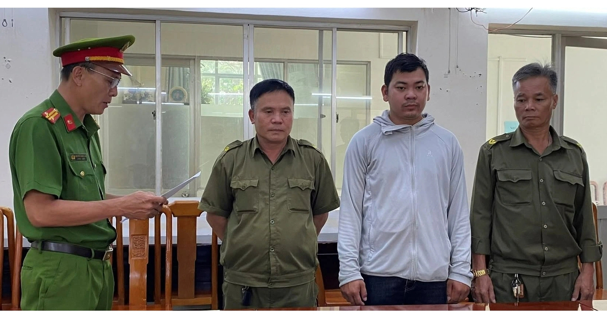 TP.HCM: Khởi tố thanh ni&ecirc;n l&aacute;i xe che biển số rồi tạt sơn v&agrave;o nh&agrave; h&agrave;ng x&oacute;m