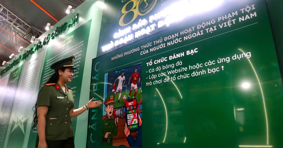 Gala 'Tổ quốc b&igrave;nh y&ecirc;n': T&aacute;i hiện 80 năm lịch sử An ninh nh&acirc;n d&acirc;n