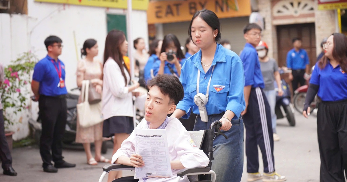 Thí sinh khó khăn được tiếp sức trong ngày đầu thi tốt nghiệp