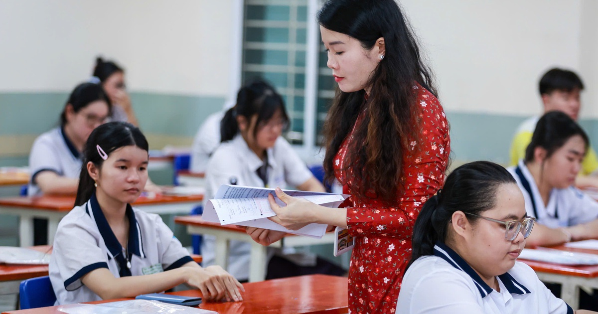 Thi tốt nghiệp THPT 2026: Xem gợi ý giải đề thi môn tiếng Anh tại đây
