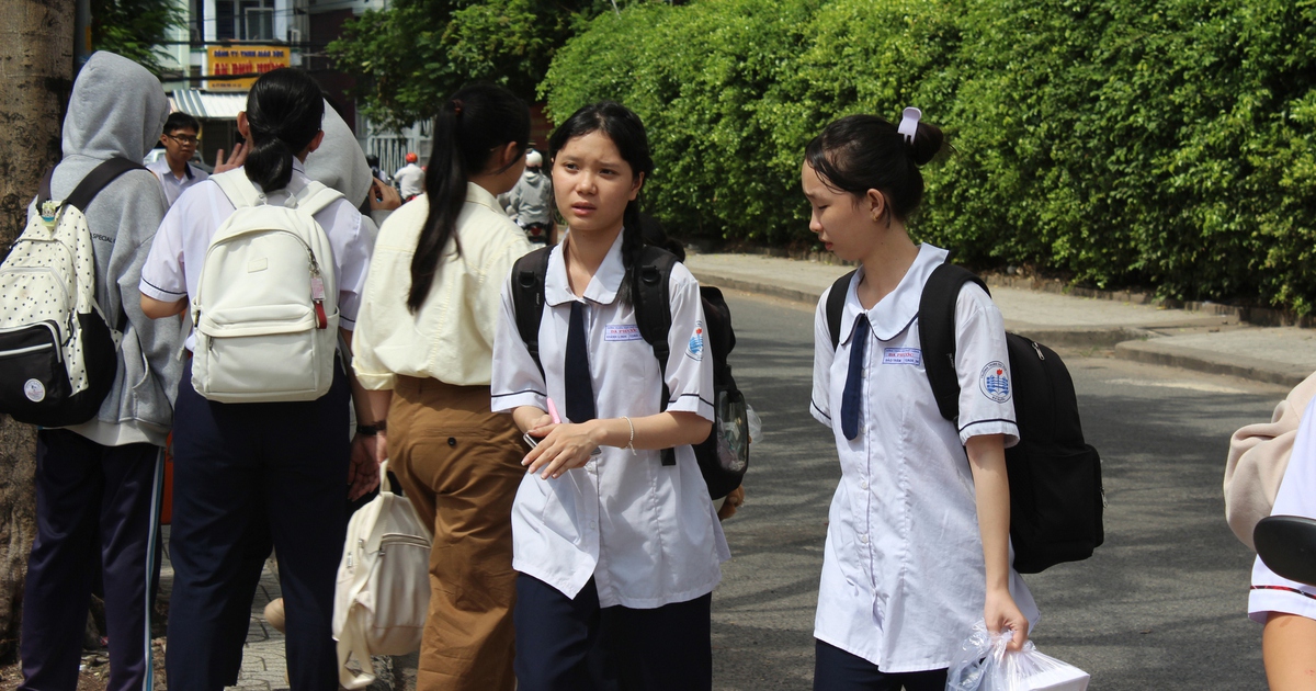 Thí sinh TP.HCM bất ngờ, 'đề văn tốt nghiệp lệch tủ, lệch méo xẹo'