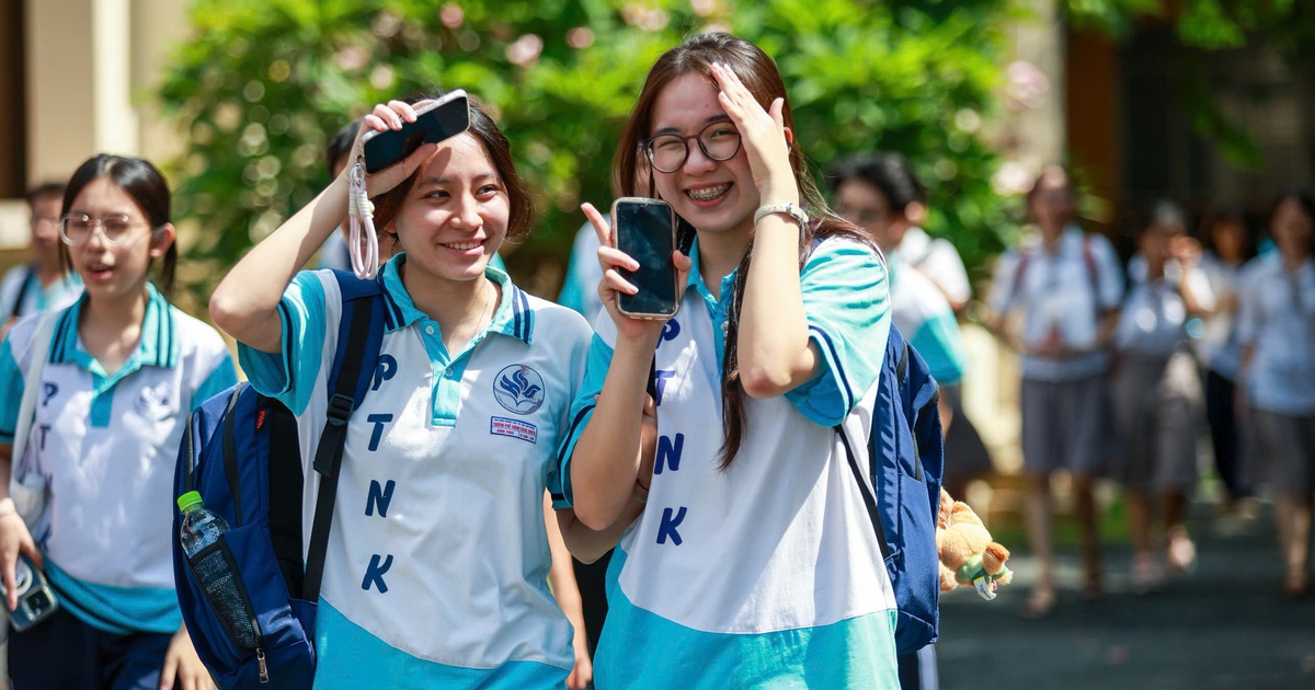Nhiều thí sinh 'trúng tủ' đề văn thi tốt nghiệp THPT nhưng bất ngờ vì ra thơ