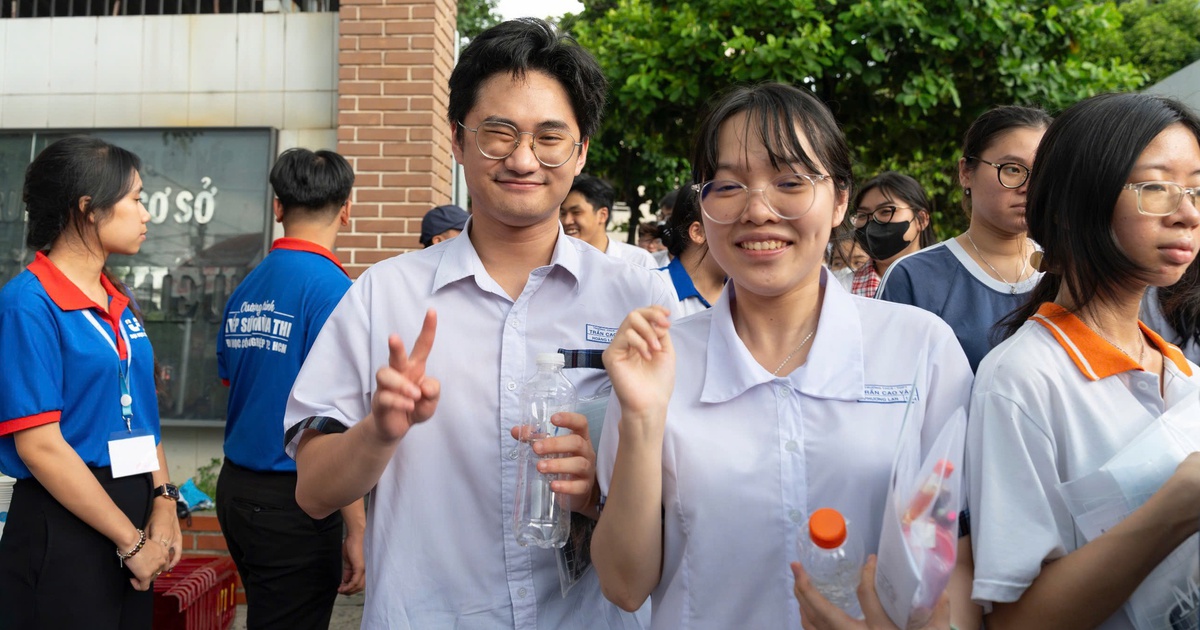 Thí sinh bất ngờ vì đề toán THPT 'dễ hơn nhiều', 'chỉ bằng 6-7 phần' năm 2025