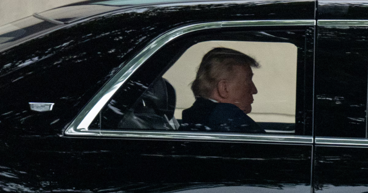 Tổng thống Trump cần đến 22 bác sĩ chuyên khoa khám sức khỏe