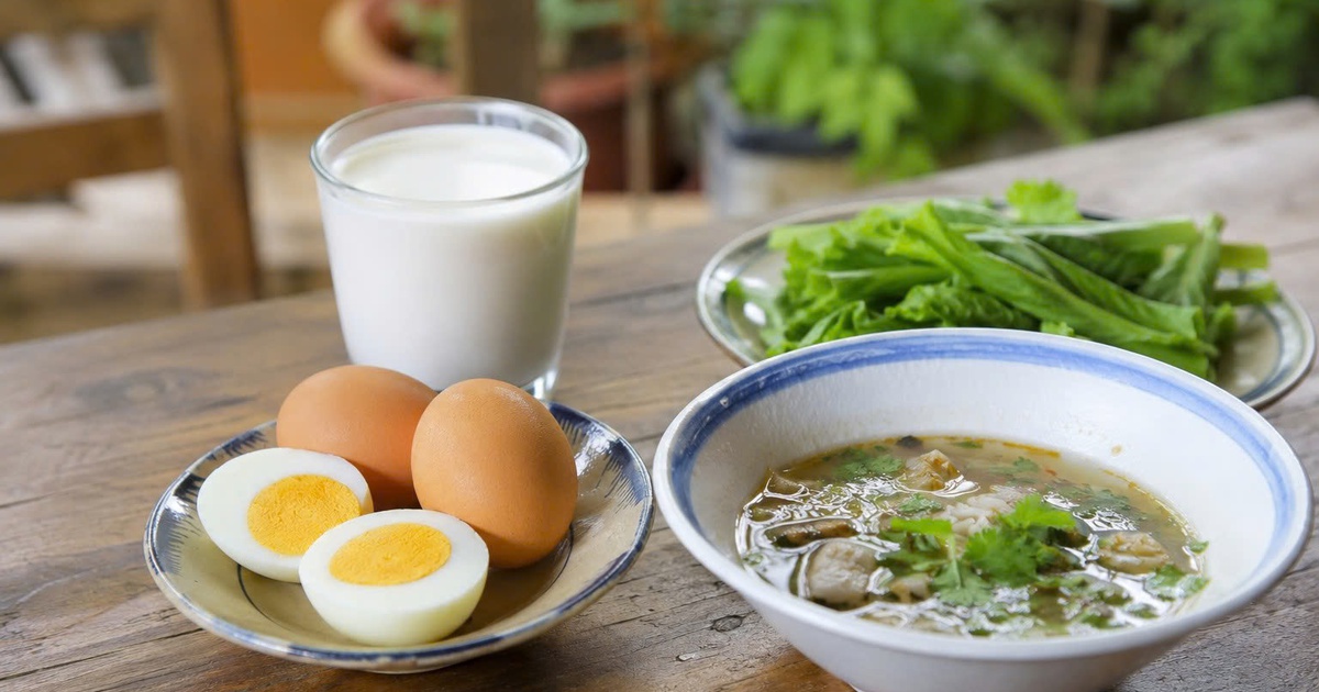Trứng hay sữa: Chuyên gia giải đáp lựa chọn nào tốt hơn để tăng protein