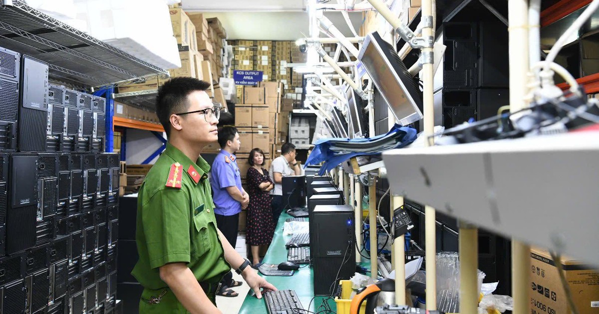 Khởi tố vụ xài "Windows lậu": Công an khám xét khẩn cấp 5 địa điểm
