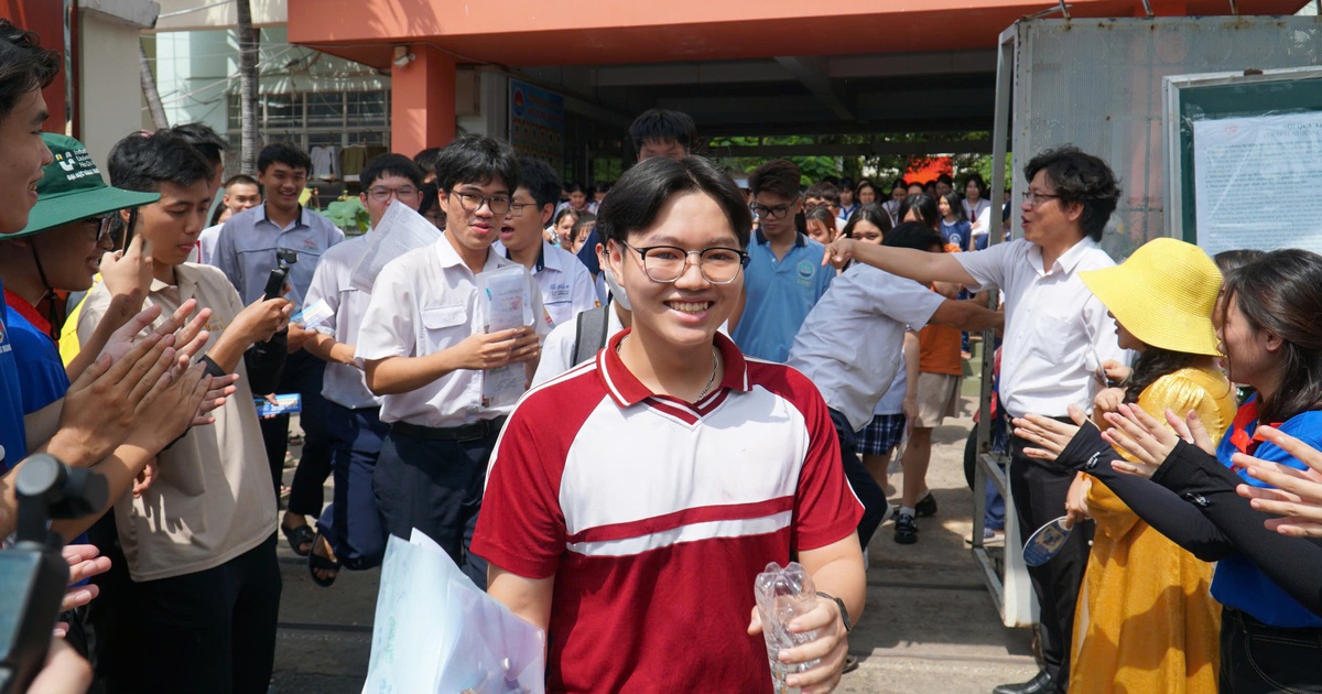 AI vào đề thi ngữ văn, thí sinh mừng rỡ như được... trúng tủ