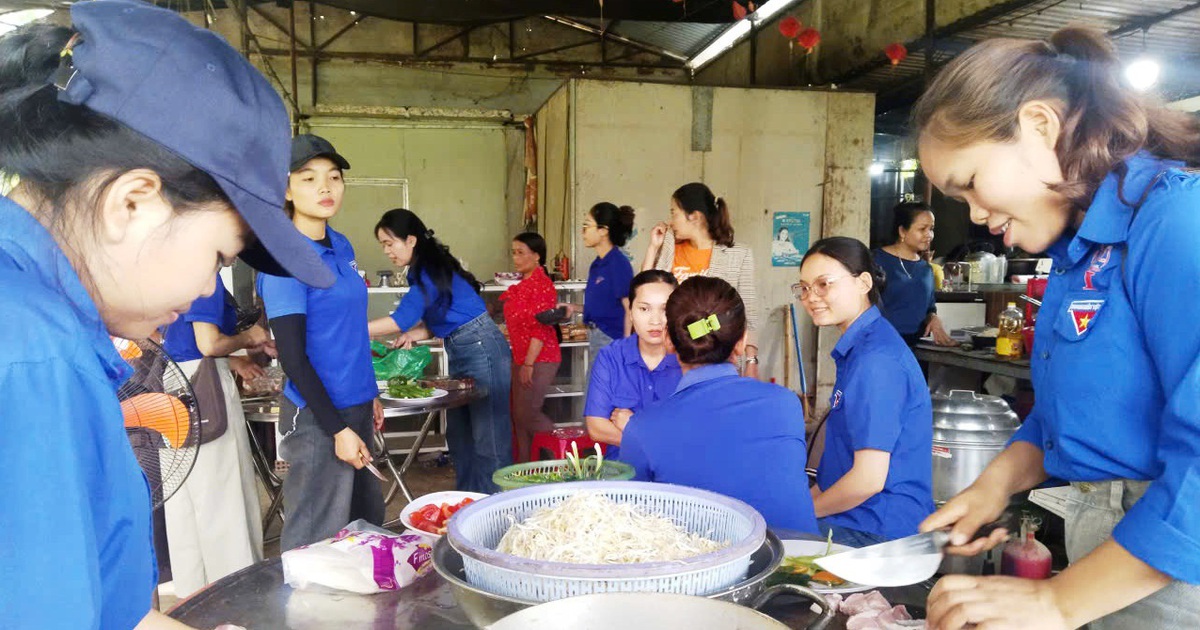Chuyện cảm động mà thi: Thức từ sáng sớm để nấu cơm cho thí sinh