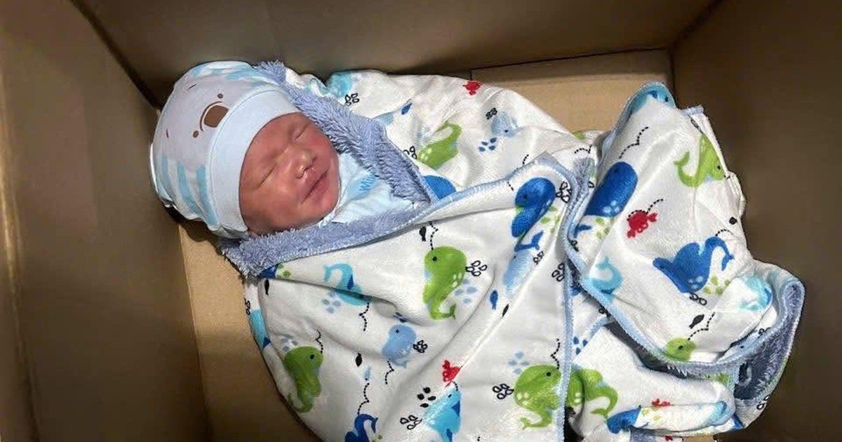 Xót xa trẻ sơ sinh bị bỏ rơi ở TP.HCM kèm giấy viết tay nhờ nuôi dưỡng