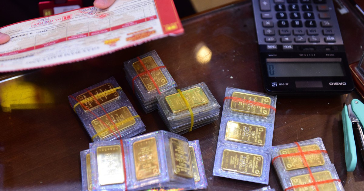 Giá vàng bất ngờ tăng vọt 7 triệu đồng chỉ trong buổi sáng
