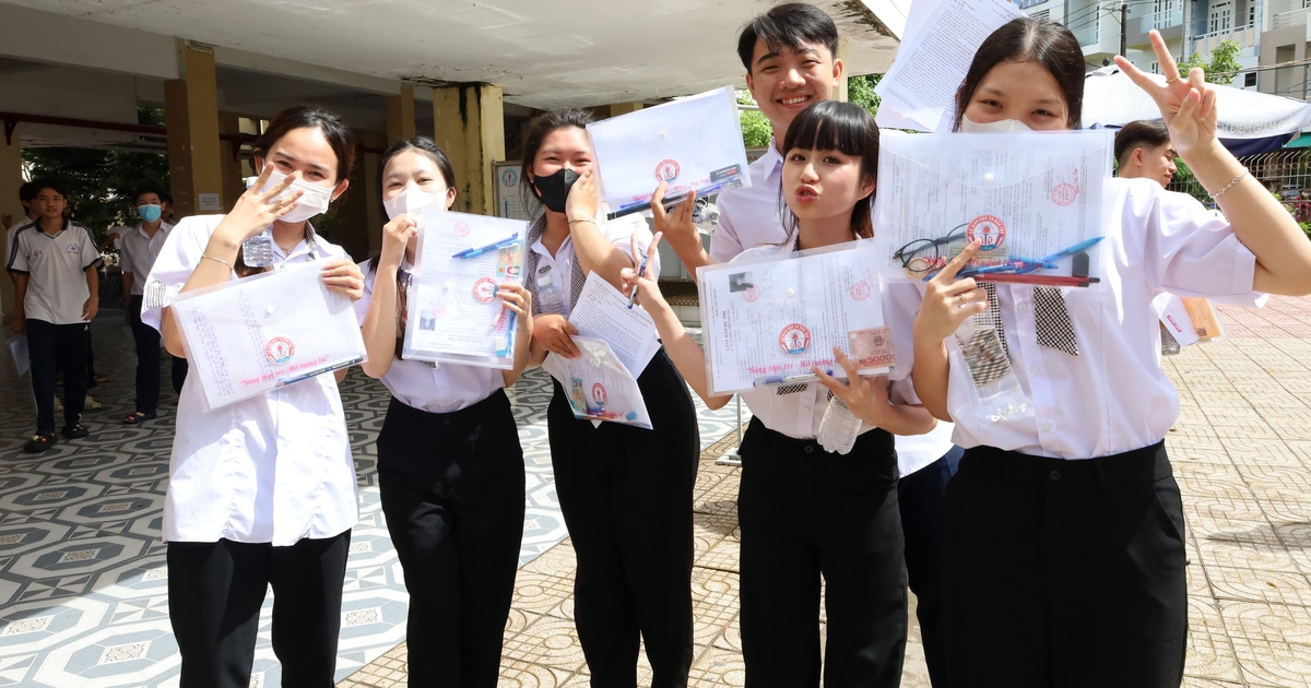 Cà Mau hỗ trợ thí sinh gãy tay, thủy đậu hoàn thành kỳ thi tốt nghiệp THPT
