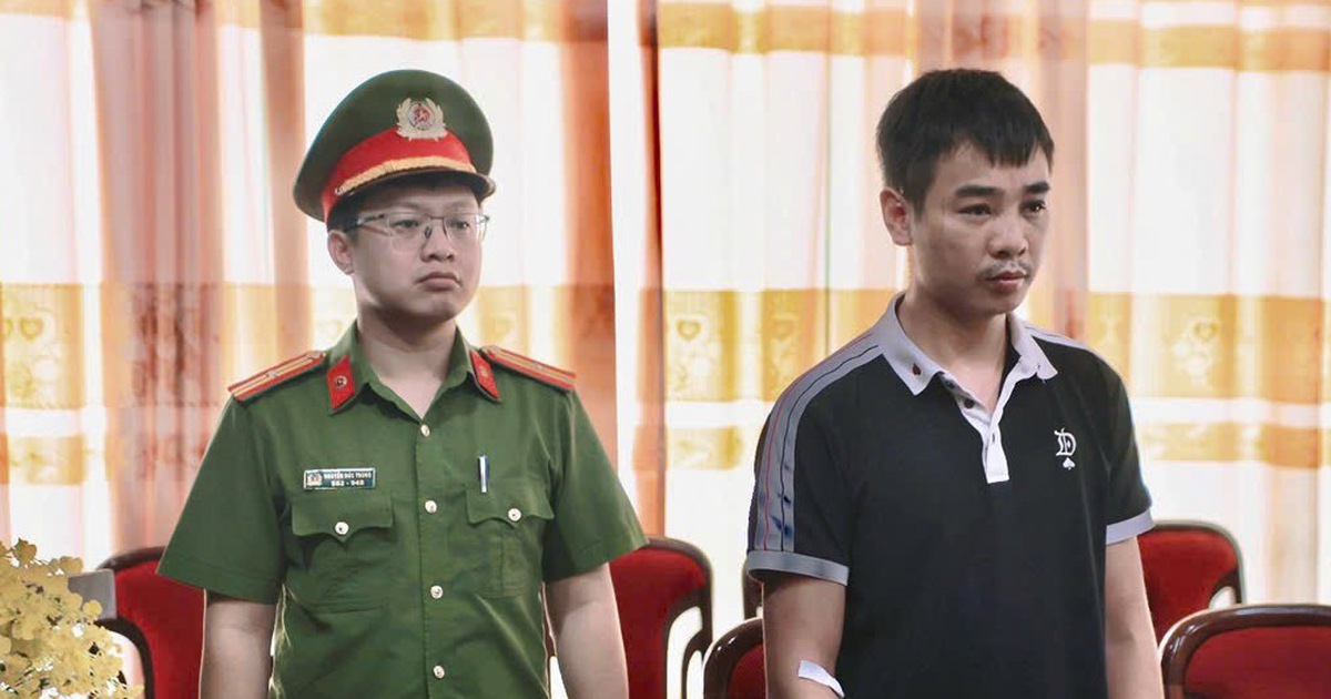 Bắt bị can quậy ph&aacute; tại trụ sở c&ocirc;ng an x&atilde;, h&agrave;nh hung c&aacute;n bộ