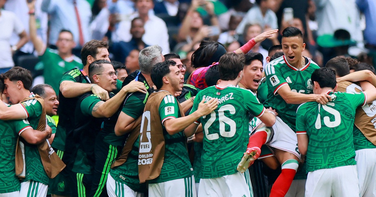 World Cup 2026: HLV Mexico thừa nhận điều bất ngờ sau trận khai mạc với 3 thẻ-đỏ