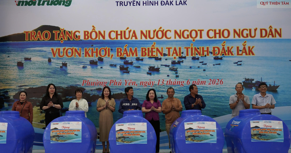 Tập đo&agrave;n Vingroup tặng 260 bồn chứa nước ngọt cho ngư d&acirc;n