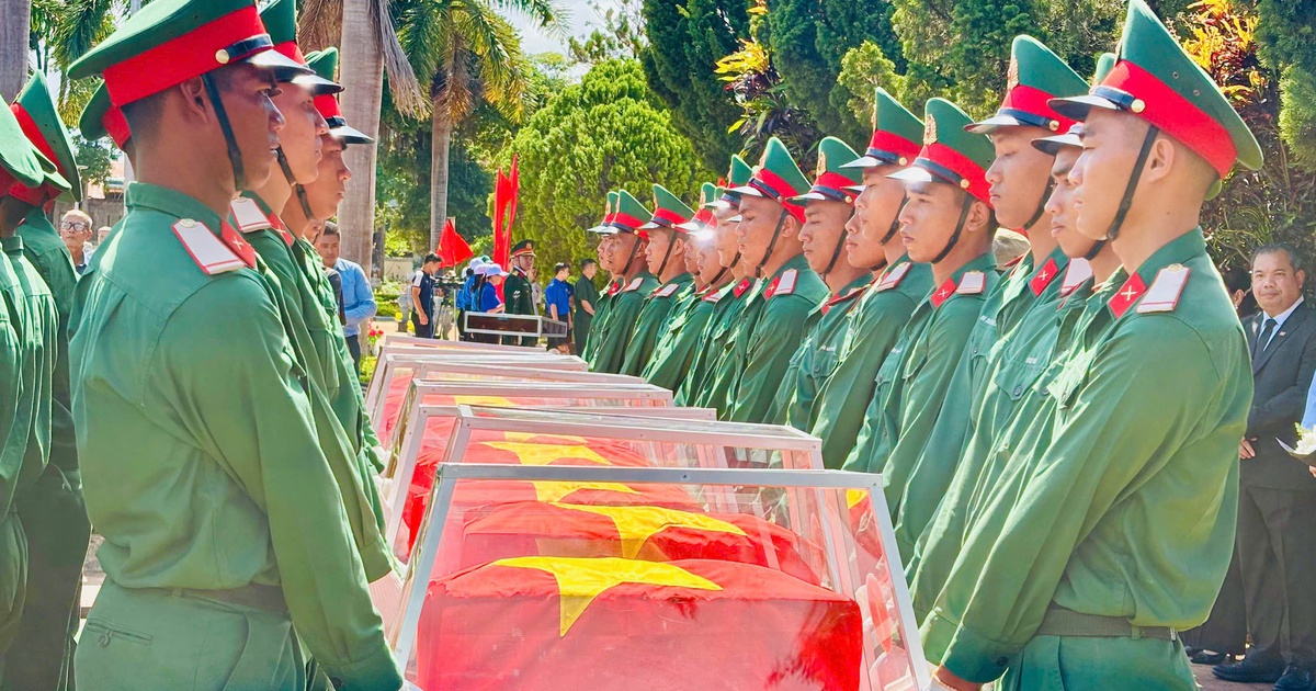Truy điệu, an t&aacute;ng 18 h&agrave;i cốt liệt sĩ hy sinh tại Campuchia