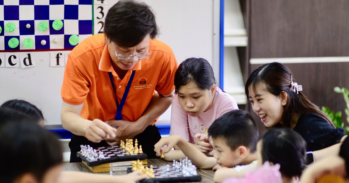 Hoạt động h&egrave; miễn ph&iacute; ở TP.HCM: Trẻ h&agrave;o hứng học cờ vua, phụ huynh mừng v&igrave; đỡ tốn tiền