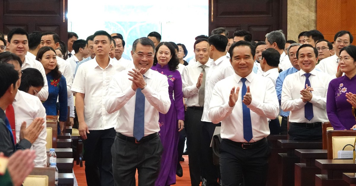 Thủ tướng L&ecirc; Minh Hưng dự lễ ph&aacute;t động thi đua tại TP.HCM