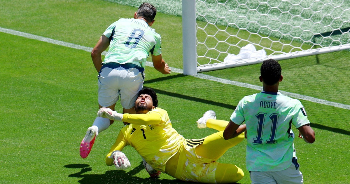 Tranh cãi quả phạt đền đầu tiên tại World Cup 2026: VAR bỏ qua lỗi việt vị?