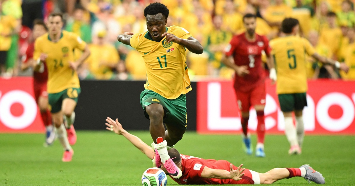 Úc phá dớp ngoạn mục tại World Cup, thắng Thổ Nhĩ Kỳ 2-0, thiết lập cột mốc lịch sử
