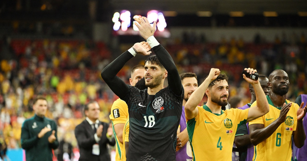 HLV đội tuyển Úc nói hay không thể tả sau địa chấn đánh bại Thổ Nhĩ Kỳ tại World Cup