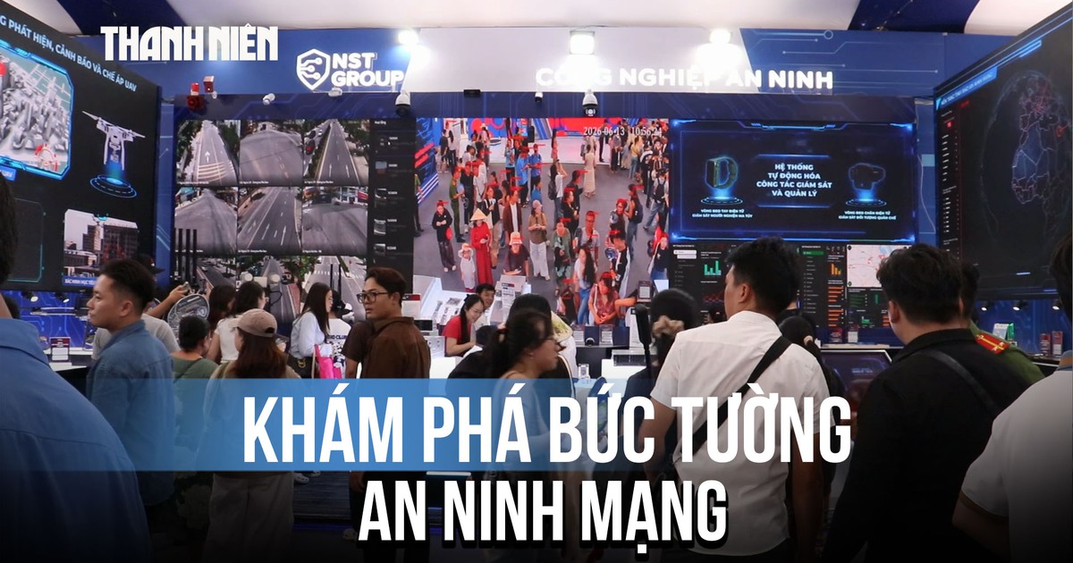 Người dân xếp hàng chen kín để học chống lừa đảo qua mạng