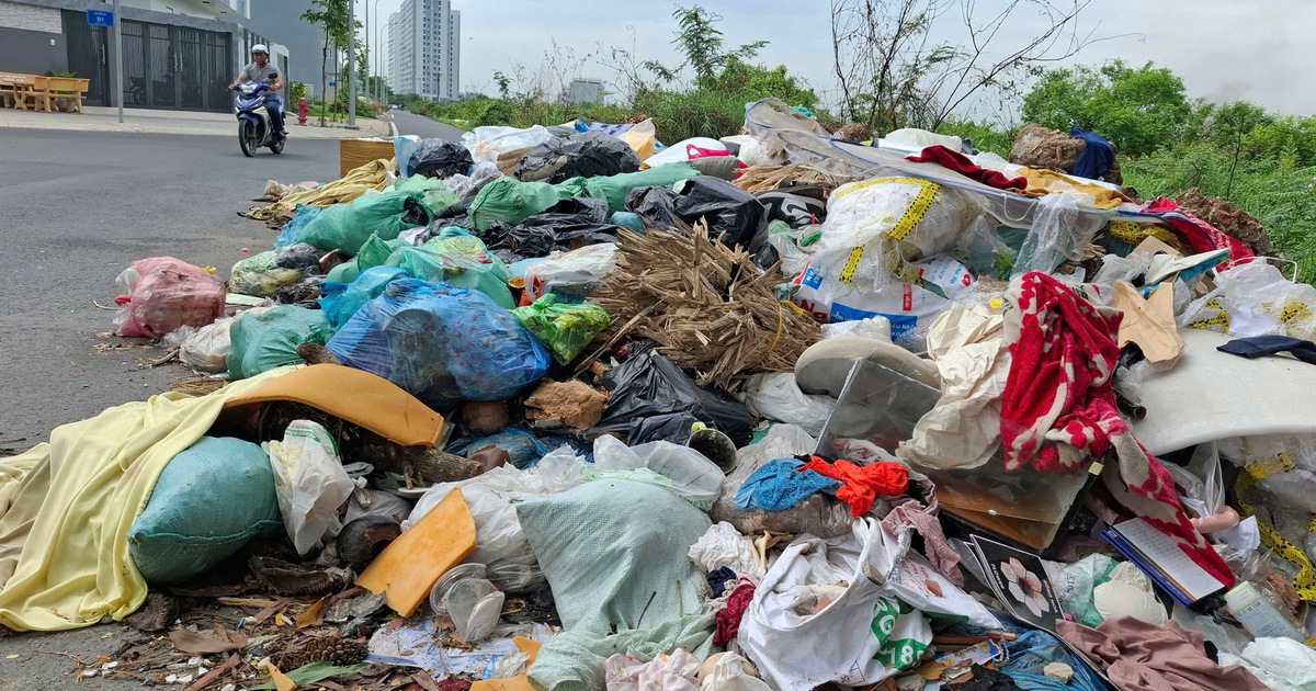 Nhếch nhác những bãi rác tự phát