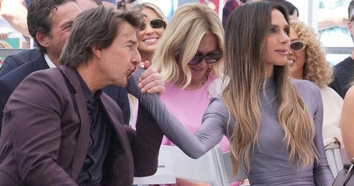 Khoảnh khắc Tom Cruise hôn tay vợ Beckham gây bàn tán