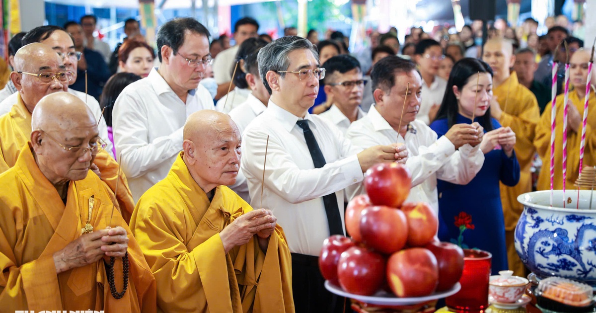 Trang nghiêm lễ tưởng niệm, cầu siêu liệt sĩ tại công viên Lê Thị Riêng