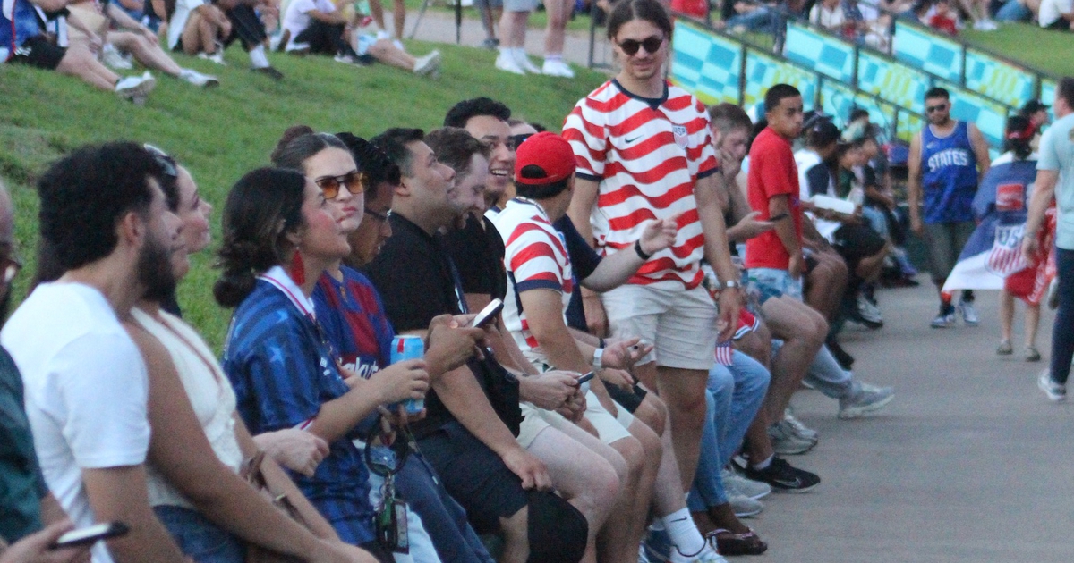 Theo chân người Việt ở Mỹ đến FIFA Fan Festival ngày khai mạc World Cup 2026