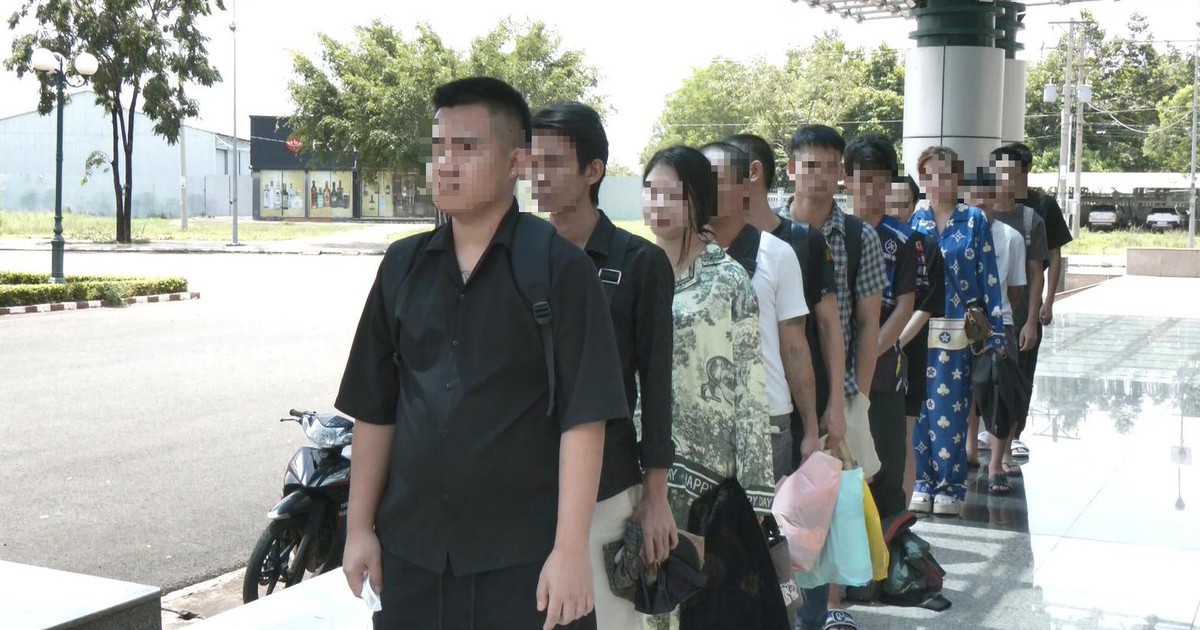 Tiếp nhận 12 công dân Việt Nam do Campuchia trao trả