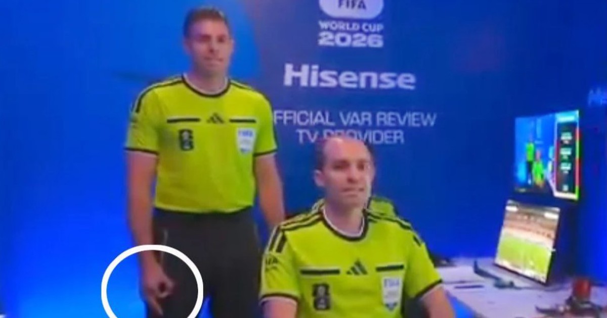 Trọng tài châu Á có hành động gây sốc ở World Cup, FIFA điều tra khẩn cấp