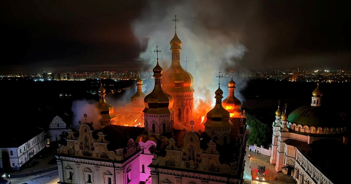 Nga nói tên lửa Mỹ gây cháy tu viện cổ của Ukraine
