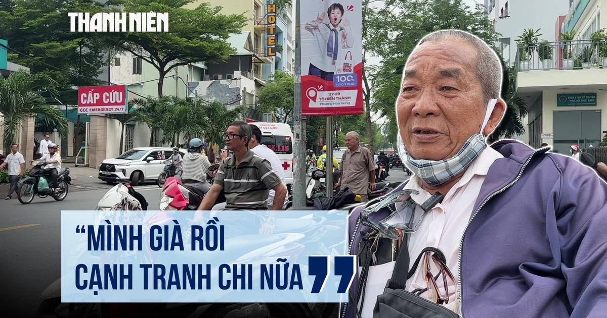Xe ôm truyền thống thời chuyển đổi số: ‘Mình già rồi, cạnh tranh chi nữa!’
