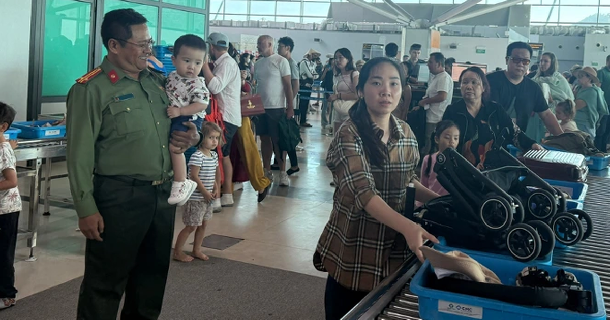 Hành động đẹp của chiến sĩ Công an Cửa khẩu Phú Quốc