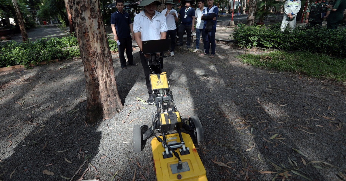 Dùng radar xuyên đất tìm mộ liệt sĩ tại Công viên Lê Thị Riêng
