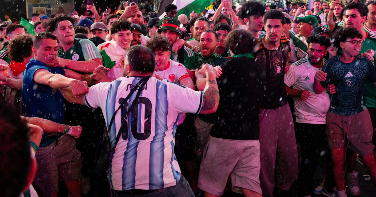 CĐV Argentina và Algeria ẩu đả, màn so tài giữa Messi với con trai Zidane cực nóng
