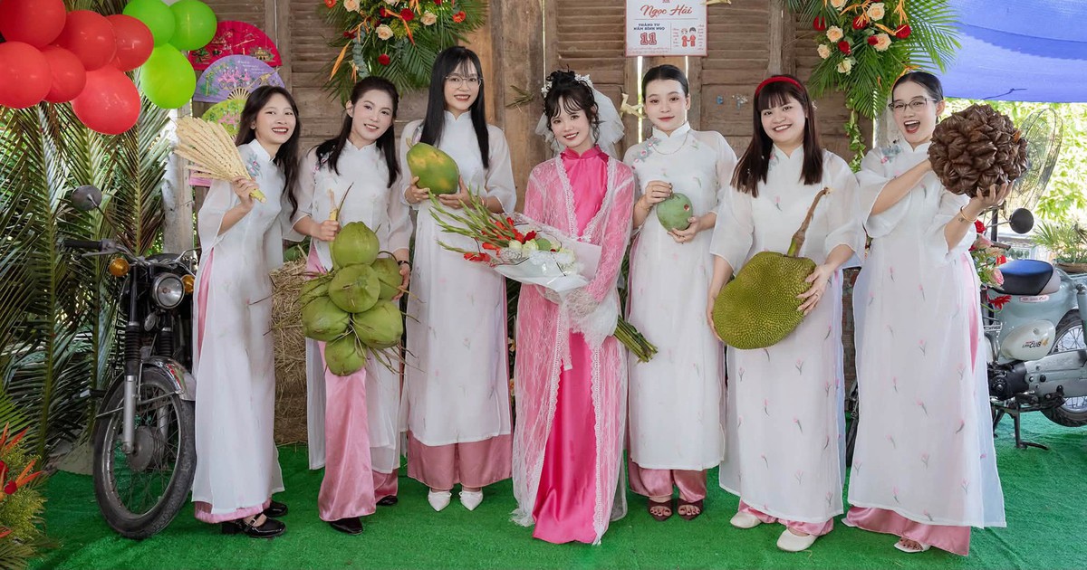 Cô dâu 'gây sốt' với lễ ăn hỏi đẹp như phim từ cây nhà lá vườn