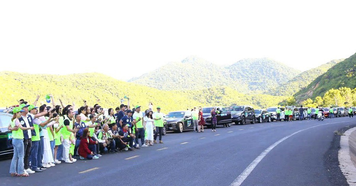 Caravan 'Trở về tuổi thơ tôi' dành hơn 2 tỉ đồng cho chuyến hành trình nhân ái