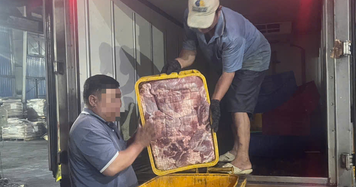 Phát hiện xe chở 250 kg thịt heo không rõ nguồn gốc giữa đêm ở TP.HCM