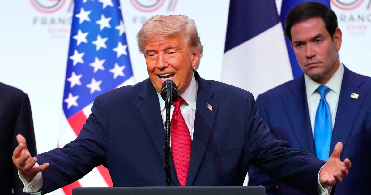 'Quay xe' về chương trình tên lửa Iran, ông Trump bị chỉ trích kịch liệt