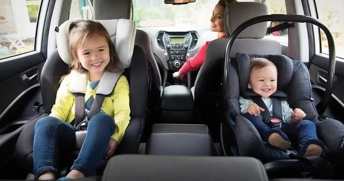 Nhà 3 con nhỏ, xe 5 chỗ không lắp đủ ghế trẻ em phải làm sao?