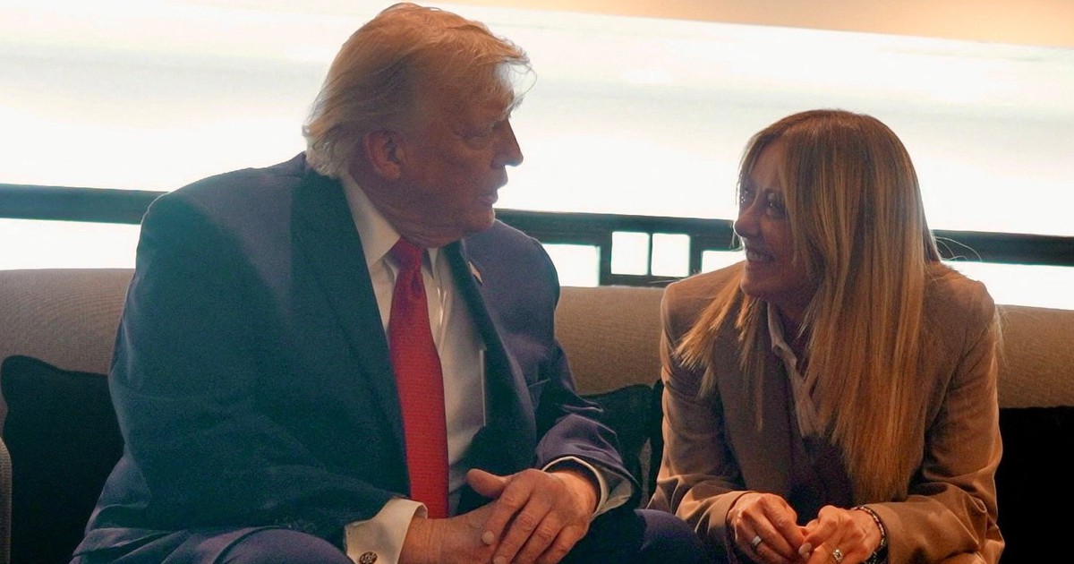 Bị ông Trump nói đã 'năn nỉ' chụp ảnh chung, bà Meloni phản ứng mạnh