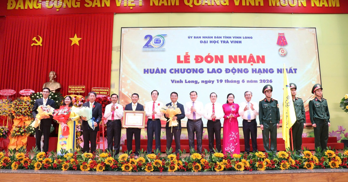 Đại học Trà Vinh nhận Huân chương lao động hạng nhất