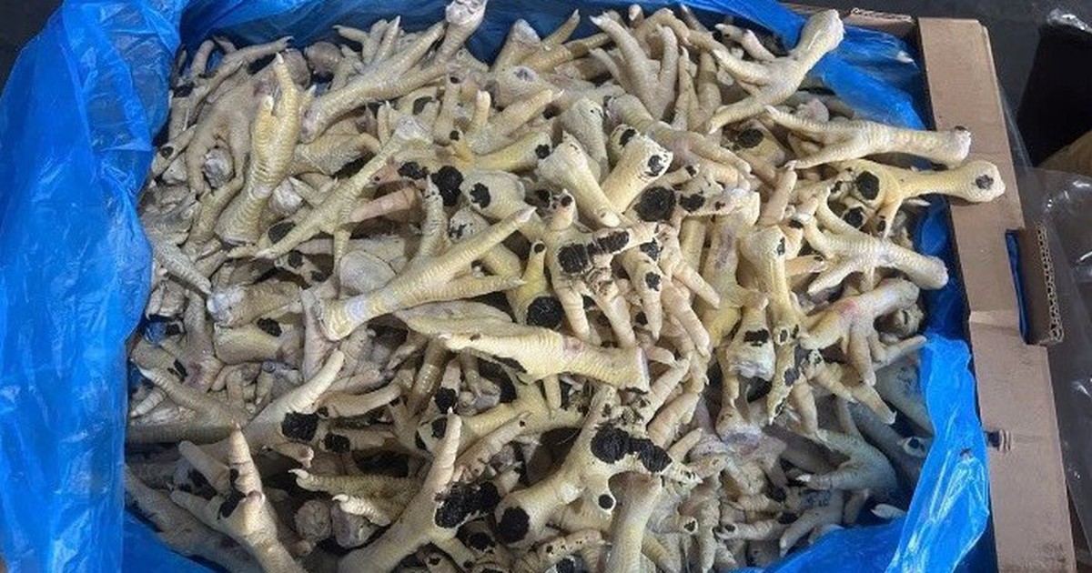 Bắt giám đốc công ty xuất nhập khẩu bán hơn 10.000 tấn chân gà "bẩn"