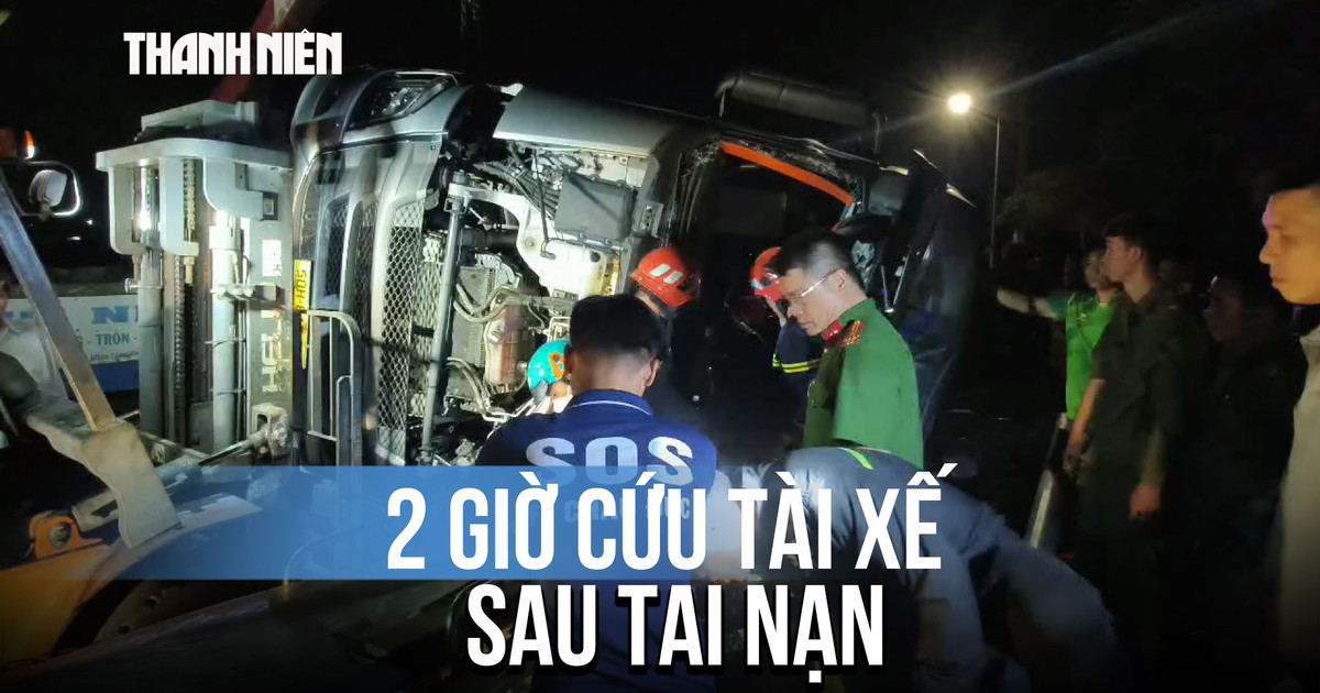 13 chiến sĩ giải cứu tài xế mắc kẹt trong cabin sau tai nạn