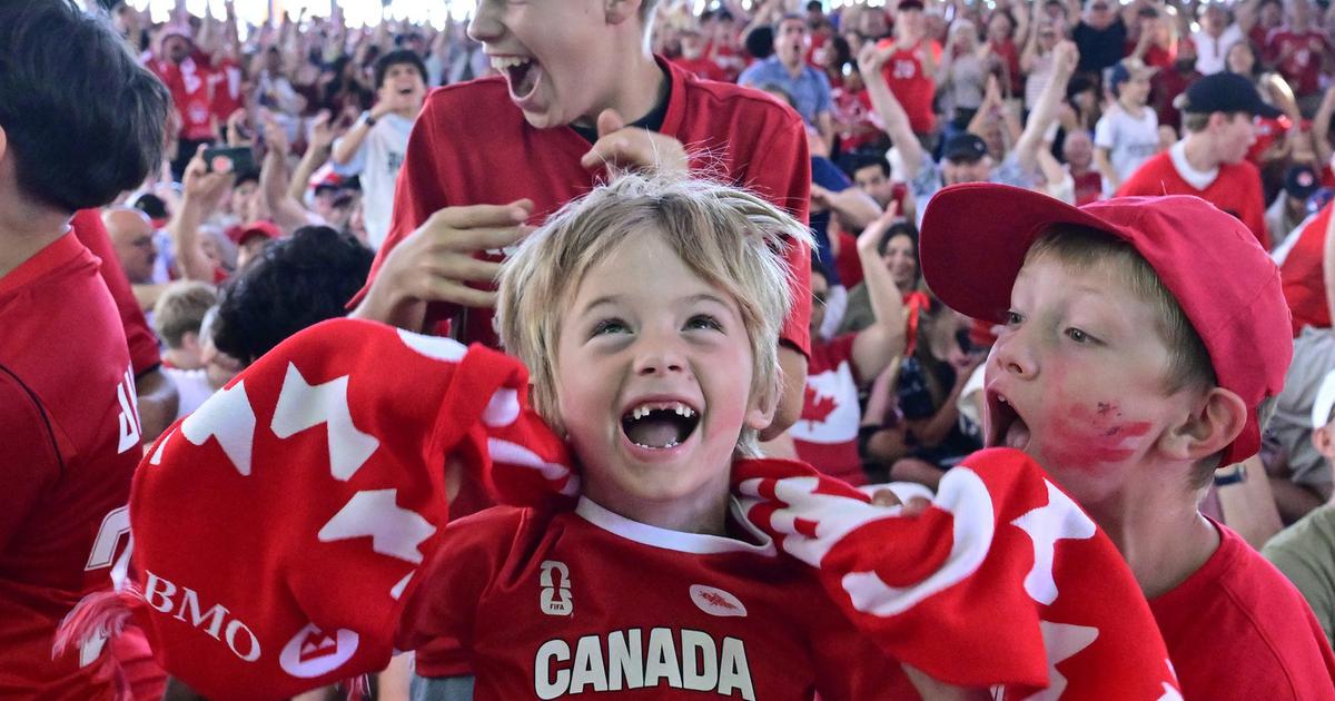 CĐV Canada mở hội sau chiến thắng lịch sử tại World Cup