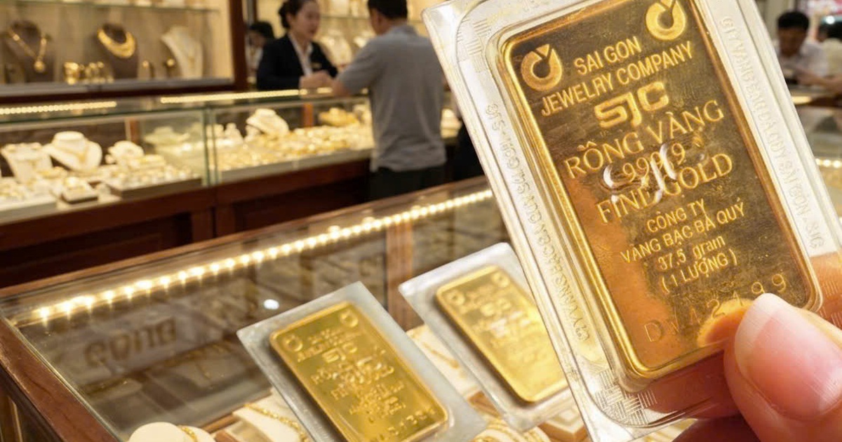 Giá vàng, bạc trượt giảm không phanh