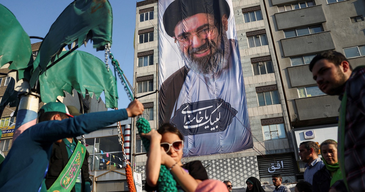 L&atilde;nh tụ tối cao Iran l&ecirc;n tiếng về thỏa thuận với Mỹ