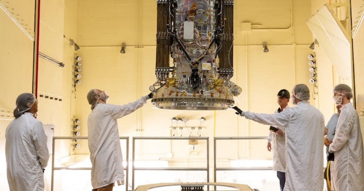 NASA đẩy nhanh sứ mệnh t&aacute;o bạo cứu đ&agrave;i thi&ecirc;n văn sắp rơi xuống tr&aacute;i đất