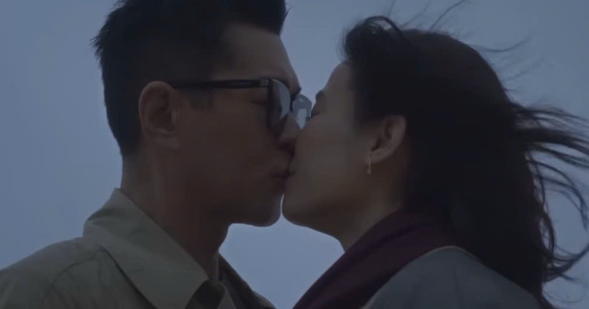Tuy&ecirc;n Huy&ecirc;n tiết lộ hậu trường cảnh h&ocirc;n với Cổ Thi&ecirc;n Lạc